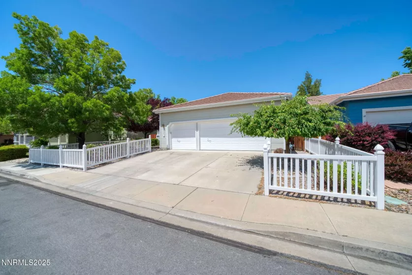 3069 Creekwood, Reno, Nevada 89502, 3 Bedrooms Bedrooms, ,2 BathroomsBathrooms,Residential,Residential,Creekwood,250052037