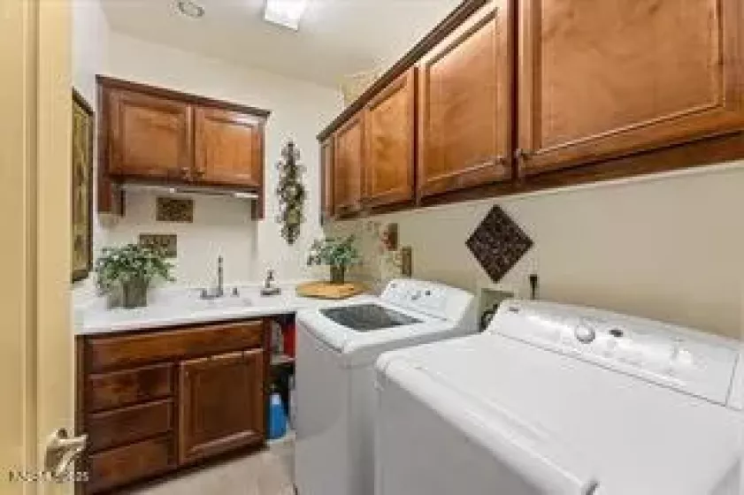 2524 Garzoni, Sparks, Nevada 89434, 3 Bedrooms Bedrooms, ,3 BathroomsBathrooms,Residential,Residential,Garzoni,250052047