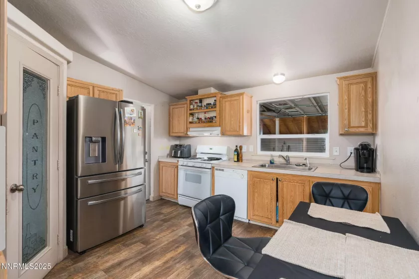 664 Bud Lake, Reno, Nevada 89506, 3 Bedrooms Bedrooms, ,2 BathroomsBathrooms,Residential,Residential,Bud Lake,250052050