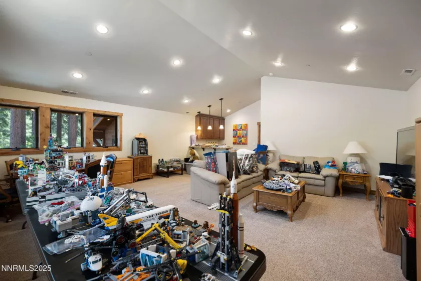 845 Donna, Incline Village, Nevada 89451, 4 Bedrooms Bedrooms, ,5 BathroomsBathrooms,Residential,Residential,Donna,250052090