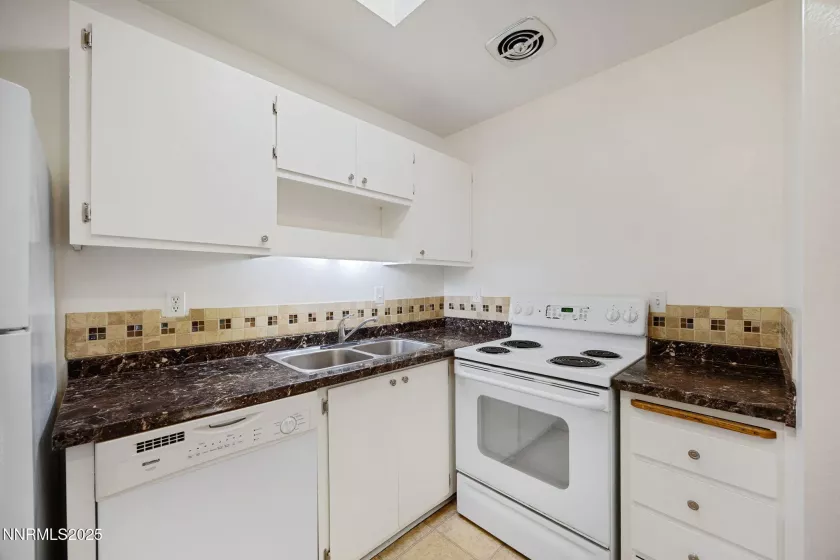 1061 Baywood, Sparks, Nevada 89434, 1 Bedroom Bedrooms, ,1 BathroomBathrooms,Residential,Residential,Baywood,250052098