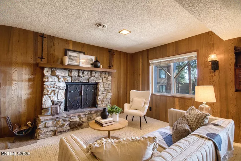 128 Holly, Stateline, Nevada 89449, 3 Bedrooms Bedrooms, ,2 BathroomsBathrooms,Residential,Residential,Holly,250052110