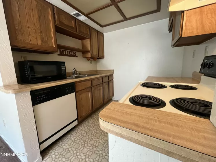 972 Flatcar, Sparks, Nevada 89431, 2 Bedrooms Bedrooms, ,1 BathroomBathrooms,Residential,Residential,Flatcar,250052116