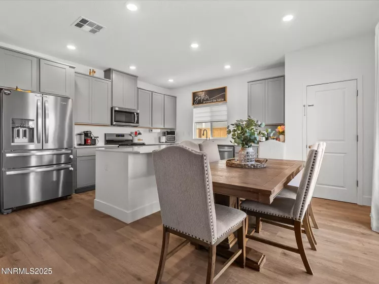 7918 Schist, Sparks, Nevada 89436, 4 Bedrooms Bedrooms, ,3 BathroomsBathrooms,Residential,Residential,Schist,250052122