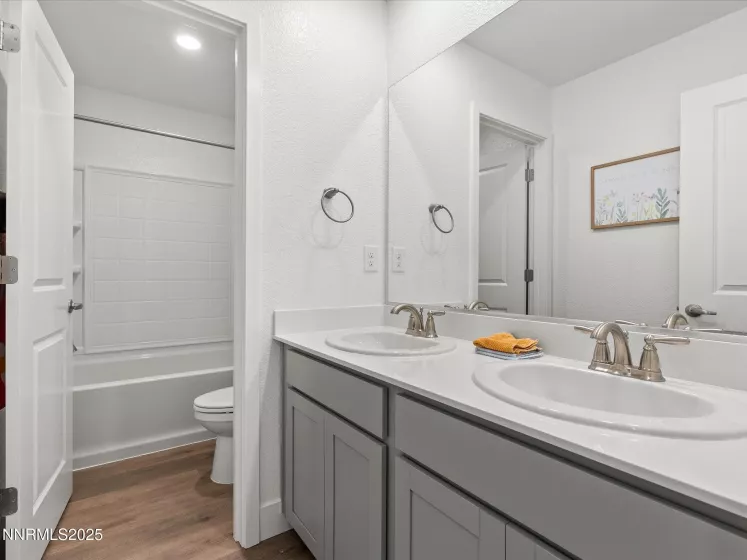 7918 Schist, Sparks, Nevada 89436, 4 Bedrooms Bedrooms, ,3 BathroomsBathrooms,Residential,Residential,Schist,250052122