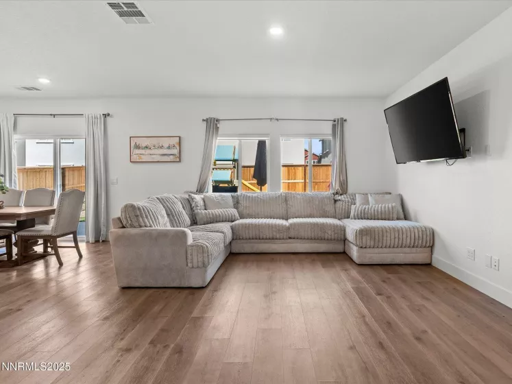 7918 Schist, Sparks, Nevada 89436, 4 Bedrooms Bedrooms, ,3 BathroomsBathrooms,Residential,Residential,Schist,250052122