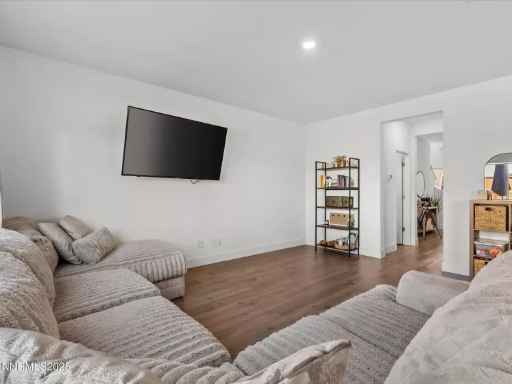 7918 Schist, Sparks, Nevada 89436, 4 Bedrooms Bedrooms, ,3 BathroomsBathrooms,Residential,Residential,Schist,250052122