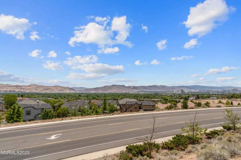 3230 Creekside, Sparks, Nevada 89431, 4 Bedrooms Bedrooms, ,3 BathroomsBathrooms,Residential,Residential,Creekside,250052121