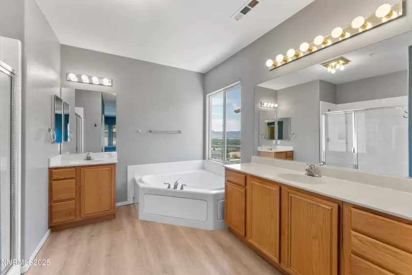 3230 Creekside, Sparks, Nevada 89431, 4 Bedrooms Bedrooms, ,3 BathroomsBathrooms,Residential,Residential,Creekside,250052121