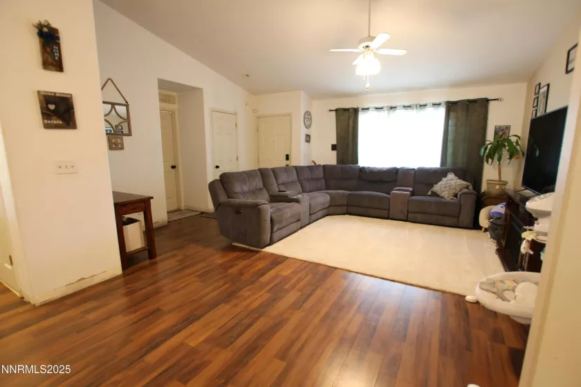 10 Scarsdale, Yerington, Nevada 89447, 3 Bedrooms Bedrooms, ,2 BathroomsBathrooms,Residential,Residential,Scarsdale,250052124