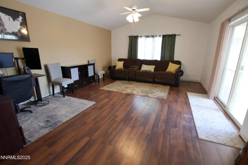 10 Scarsdale, Yerington, Nevada 89447, 3 Bedrooms Bedrooms, ,2 BathroomsBathrooms,Residential,Residential,Scarsdale,250052124
