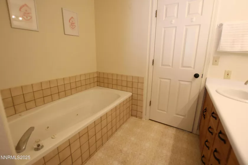 10 Scarsdale, Yerington, Nevada 89447, 3 Bedrooms Bedrooms, ,2 BathroomsBathrooms,Residential,Residential,Scarsdale,250052124
