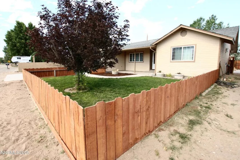 10 Scarsdale, Yerington, Nevada 89447, 3 Bedrooms Bedrooms, ,2 BathroomsBathrooms,Residential,Residential,Scarsdale,250052124