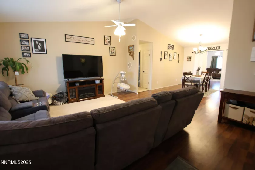 10 Scarsdale, Yerington, Nevada 89447, 3 Bedrooms Bedrooms, ,2 BathroomsBathrooms,Residential,Residential,Scarsdale,250052124