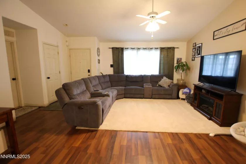 10 Scarsdale, Yerington, Nevada 89447, 3 Bedrooms Bedrooms, ,2 BathroomsBathrooms,Residential,Residential,Scarsdale,250052124
