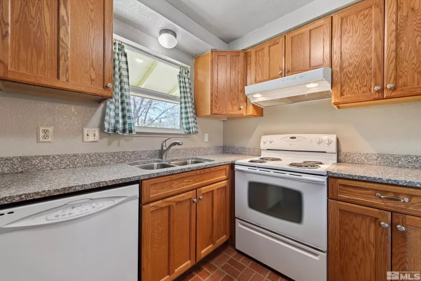 857 Auburn, Carson City, Nevada 89705, 3 Bedrooms Bedrooms, ,2 BathroomsBathrooms,Residential,Residential,Auburn,250005401