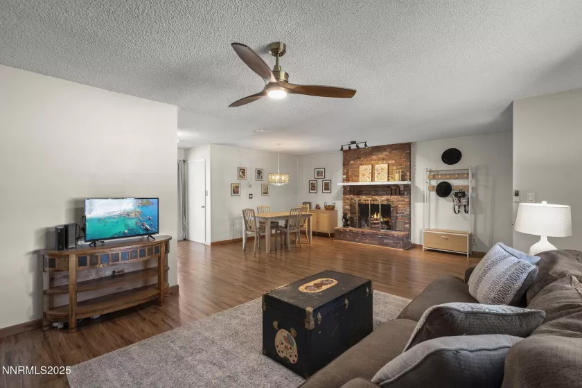 3505 Everett, Reno, Nevada 89503, 4 Bedrooms Bedrooms, ,3 BathroomsBathrooms,Residential,Residential,Everett,250052197