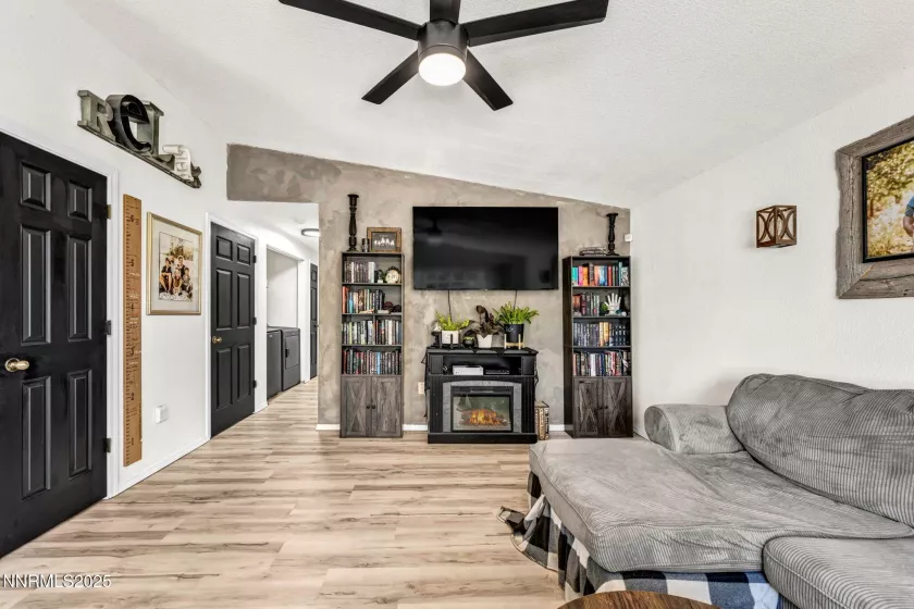 505 Yellow Jacket, Dayton, Nevada 89403, 3 Bedrooms Bedrooms, ,2 BathroomsBathrooms,Residential,Residential,Yellow Jacket,250052213
