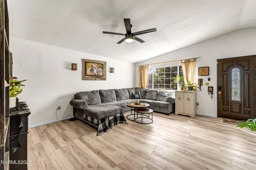 505 Yellow Jacket, Dayton, Nevada 89403, 3 Bedrooms Bedrooms, ,2 BathroomsBathrooms,Residential,Residential,Yellow Jacket,250052213