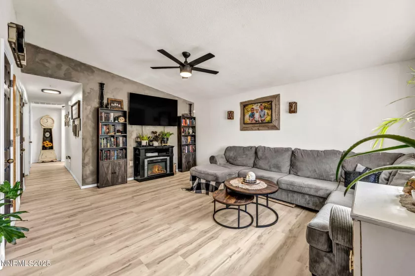 505 Yellow Jacket, Dayton, Nevada 89403, 3 Bedrooms Bedrooms, ,2 BathroomsBathrooms,Residential,Residential,Yellow Jacket,250052213