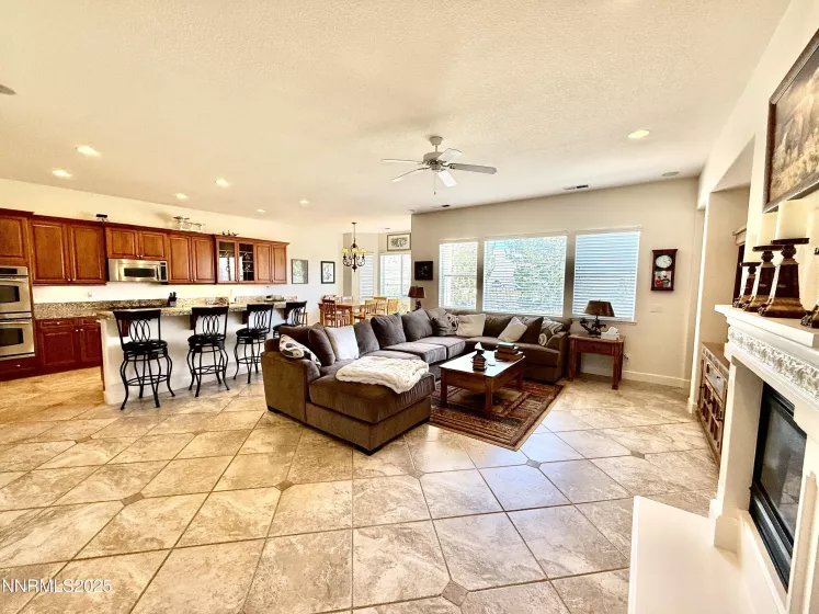 15180 Redmond Lp, Reno, Nevada 89511, 4 Bedrooms Bedrooms, ,3 BathroomsBathrooms,Residential,Residential,Redmond Lp,250052216