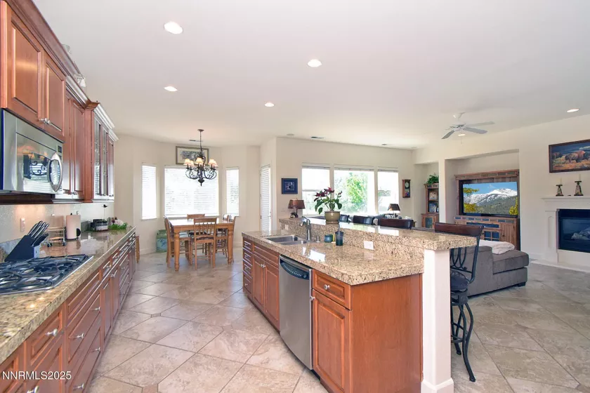 15180 Redmond Lp, Reno, Nevada 89511, 4 Bedrooms Bedrooms, ,3 BathroomsBathrooms,Residential,Residential,Redmond Lp,250052216