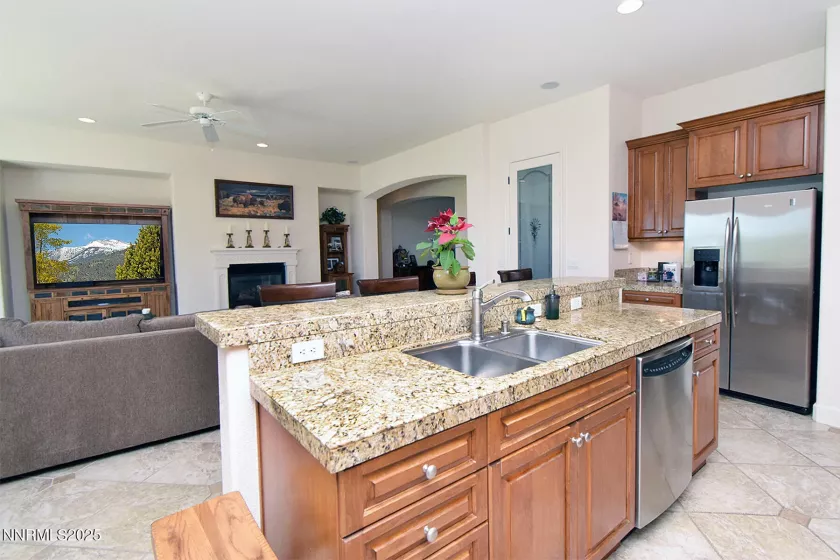 15180 Redmond Lp, Reno, Nevada 89511, 4 Bedrooms Bedrooms, ,3 BathroomsBathrooms,Residential,Residential,Redmond Lp,250052216