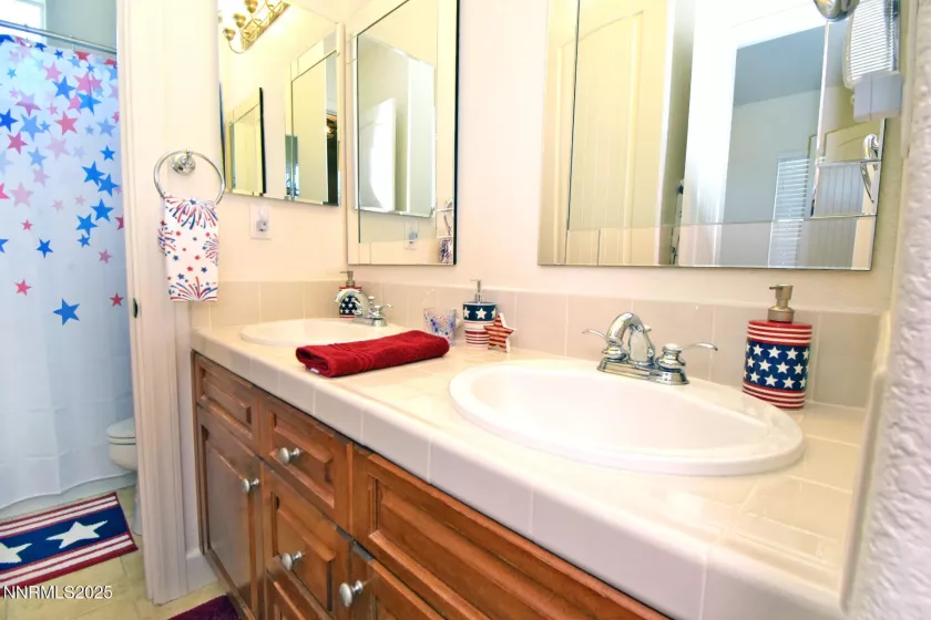 15180 Redmond Lp, Reno, Nevada 89511, 4 Bedrooms Bedrooms, ,3 BathroomsBathrooms,Residential,Residential,Redmond Lp,250052216
