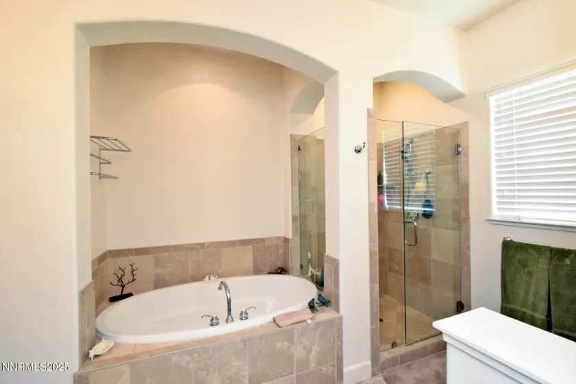 15180 Redmond Lp, Reno, Nevada 89511, 4 Bedrooms Bedrooms, ,3 BathroomsBathrooms,Residential,Residential,Redmond Lp,250052216