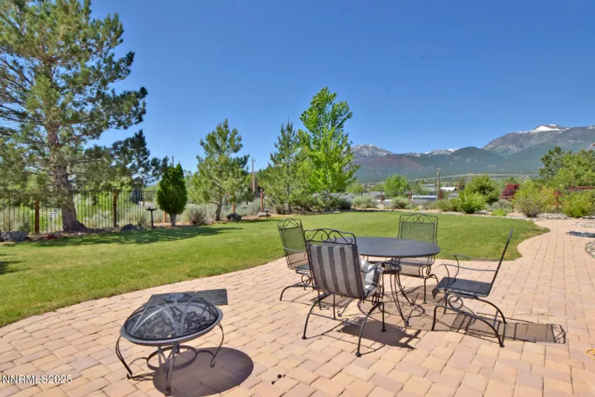 15180 Redmond Lp, Reno, Nevada 89511, 4 Bedrooms Bedrooms, ,3 BathroomsBathrooms,Residential,Residential,Redmond Lp,250052216