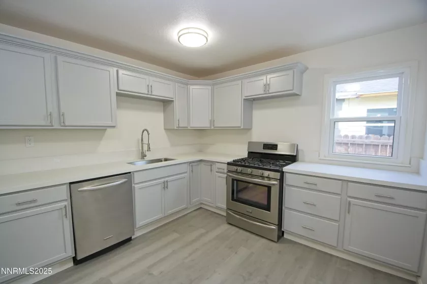 985 10th, Sparks, Nevada 89431, ,Residential Income,Residential,10th,250052217