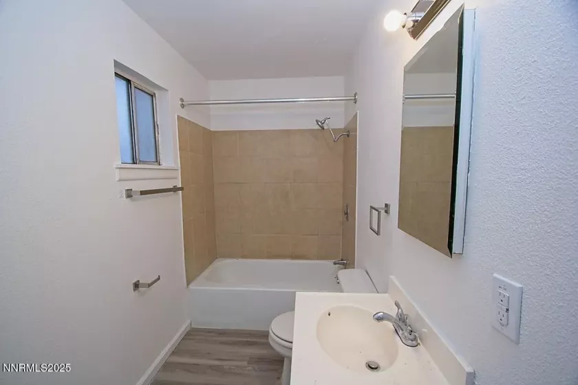 985 10th, Sparks, Nevada 89431, ,Residential Income,Residential,10th,250052217