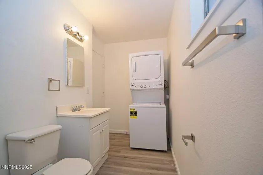985 10th, Sparks, Nevada 89431, ,Residential Income,Residential,10th,250052217