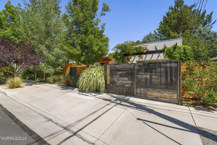 1296 Nixon, Reno, Nevada 89509, 2 Bedrooms Bedrooms, ,2 BathroomsBathrooms,Residential,Residential,Nixon,250052218