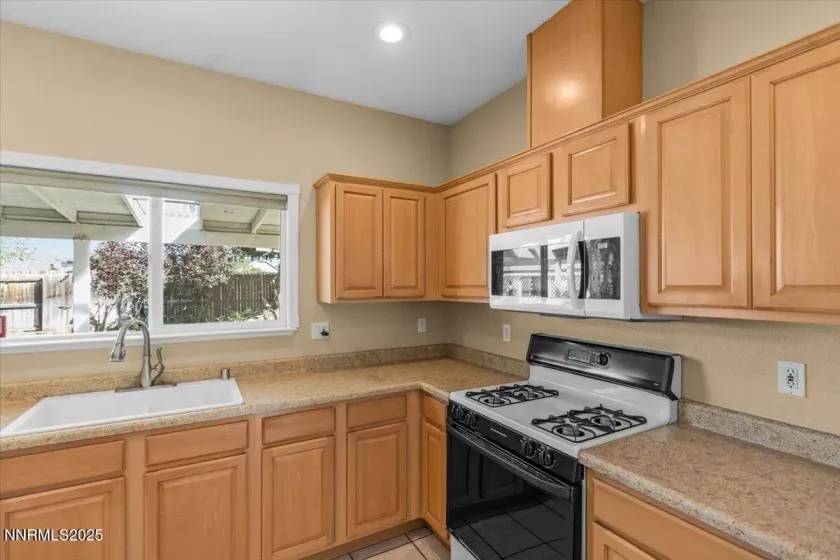 9732 Autumn Leaf, Reno, Nevada 89506, 3 Bedrooms Bedrooms, ,2 BathroomsBathrooms,Residential,Residential,Autumn Leaf,250052224
