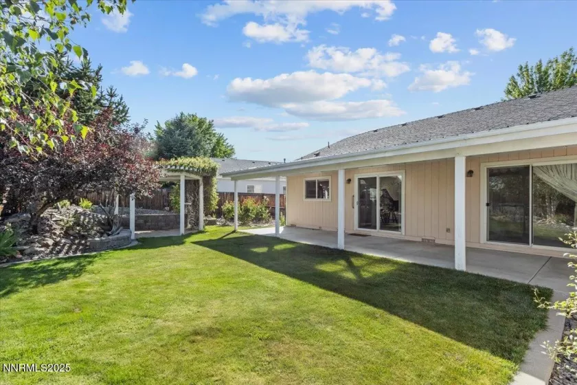 9732 Autumn Leaf, Reno, Nevada 89506, 3 Bedrooms Bedrooms, ,2 BathroomsBathrooms,Residential,Residential,Autumn Leaf,250052224