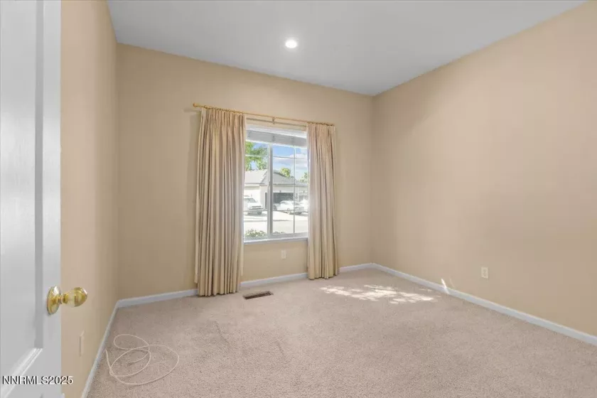 9732 Autumn Leaf, Reno, Nevada 89506, 3 Bedrooms Bedrooms, ,2 BathroomsBathrooms,Residential,Residential,Autumn Leaf,250052224