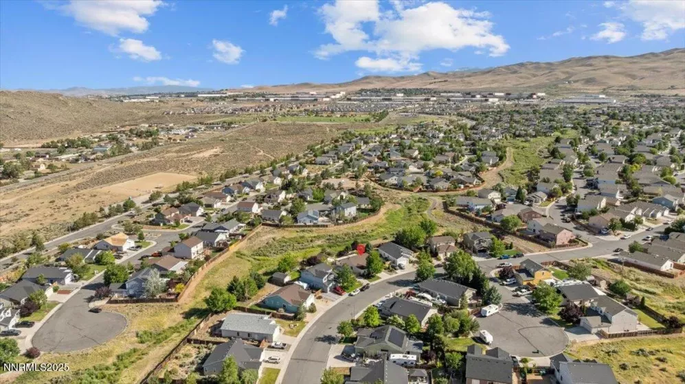 9732 Autumn Leaf, Reno, Nevada 89506, 3 Bedrooms Bedrooms, ,2 BathroomsBathrooms,Residential,Residential,Autumn Leaf,250052224