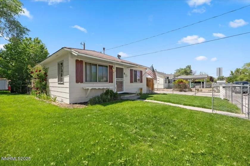 2002 F, Sparks, Nevada 89431, 4 Bedrooms Bedrooms, ,3 BathroomsBathrooms,Residential,Residential,F,250052230