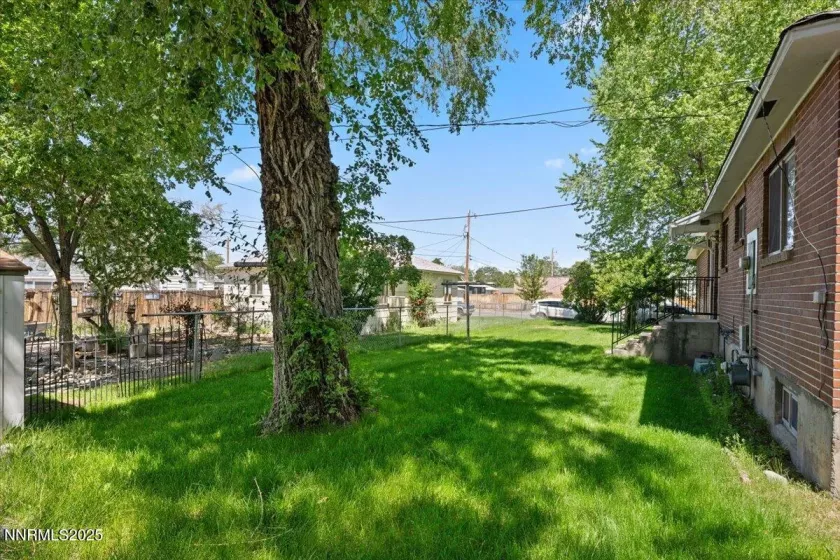 2002 F, Sparks, Nevada 89431, 4 Bedrooms Bedrooms, ,3 BathroomsBathrooms,Residential,Residential,F,250052230