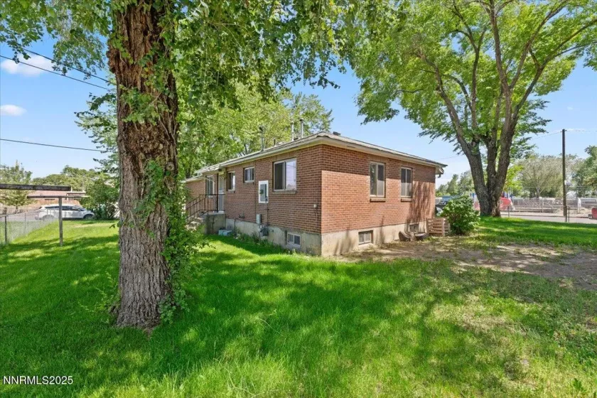 2002 F, Sparks, Nevada 89431, 4 Bedrooms Bedrooms, ,3 BathroomsBathrooms,Residential,Residential,F,250052230
