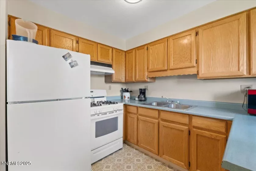 2002 F, Sparks, Nevada 89431, 4 Bedrooms Bedrooms, ,3 BathroomsBathrooms,Residential,Residential,F,250052230