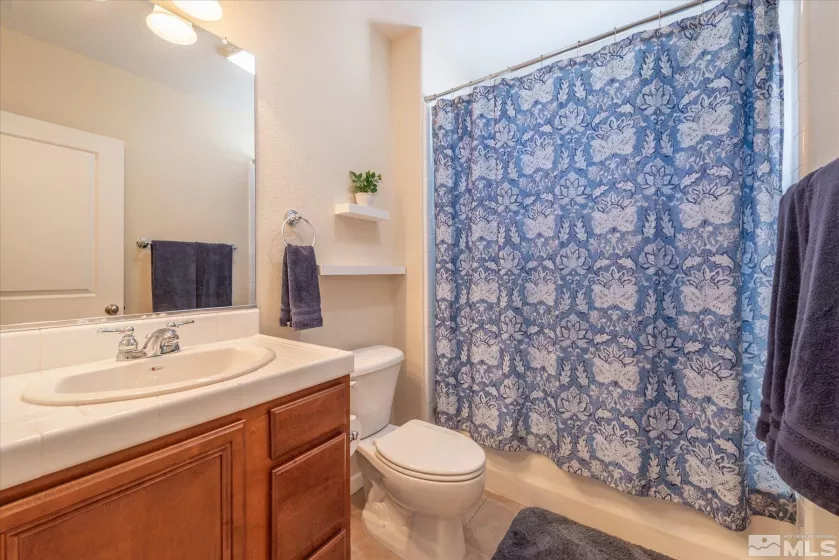 1647 Lone Oak, Reno, Nevada 89523, 3 Bedrooms Bedrooms, ,3 BathroomsBathrooms,Residential,Residential,Lone Oak,250003059