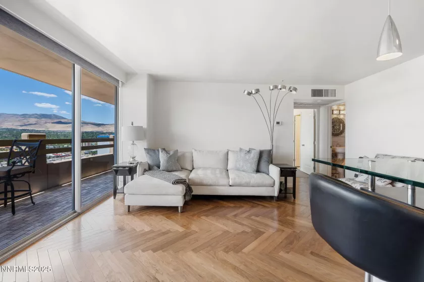 100 Arlington, Reno, Nevada 89501, 1 Bedroom Bedrooms, ,2 BathroomsBathrooms,Residential,Residential,Arlington,250052234