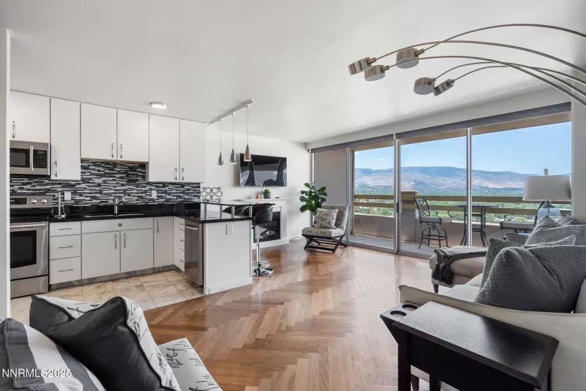 100 Arlington, Reno, Nevada 89501, 1 Bedroom Bedrooms, ,2 BathroomsBathrooms,Residential,Residential,Arlington,250052234