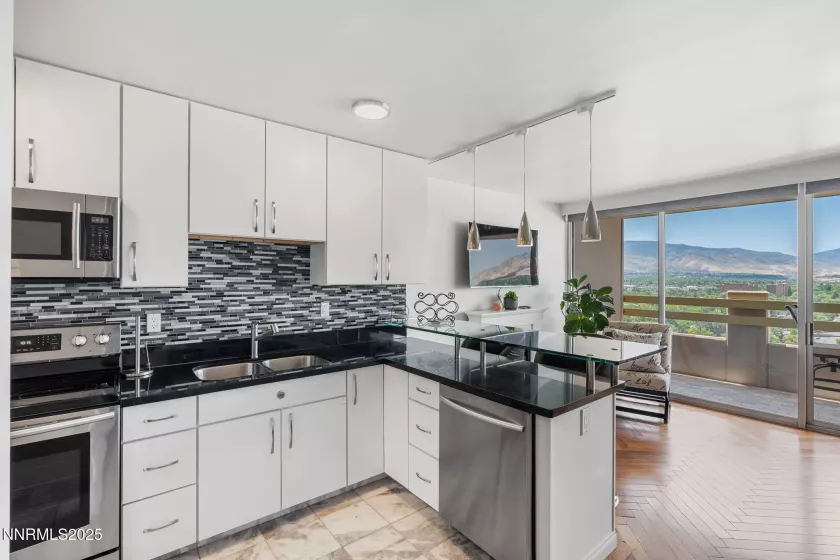 100 Arlington, Reno, Nevada 89501, 1 Bedroom Bedrooms, ,2 BathroomsBathrooms,Residential,Residential,Arlington,250052234