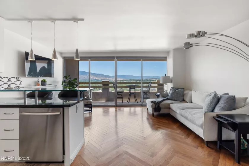 100 Arlington, Reno, Nevada 89501, 1 Bedroom Bedrooms, ,2 BathroomsBathrooms,Residential,Residential,Arlington,250052234