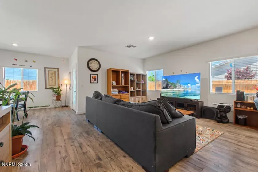 675 Mahogany, Fallon, Nevada 89406, 3 Bedrooms Bedrooms, ,2 BathroomsBathrooms,Residential,Residential,Mahogany,250052236