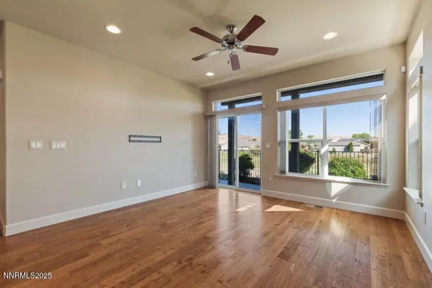 989 Peach Blossom, Sparks, Nevada 89436, 2 Bedrooms Bedrooms, ,2 BathroomsBathrooms,Residential,Residential,Peach Blossom,250052238