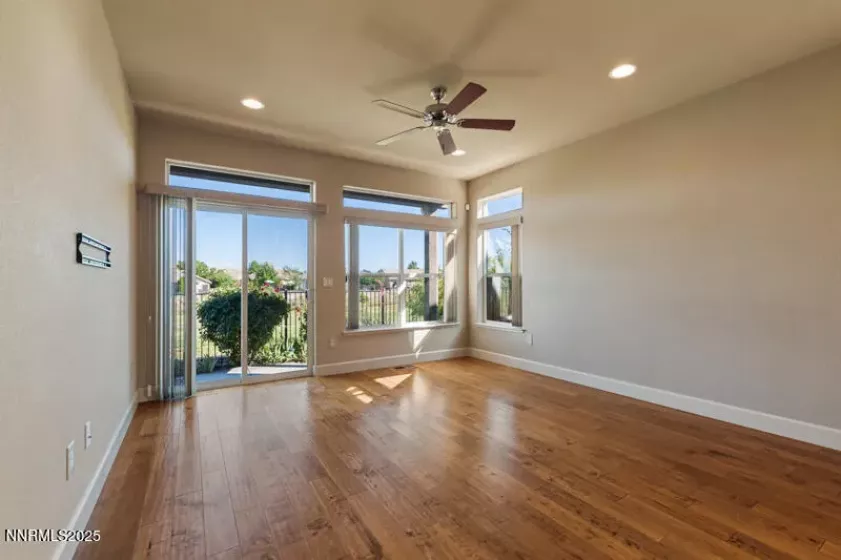 989 Peach Blossom, Sparks, Nevada 89436, 2 Bedrooms Bedrooms, ,2 BathroomsBathrooms,Residential,Residential,Peach Blossom,250052238